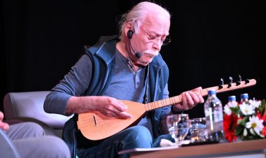 Usta Sanatçı Cahit Berkay Manisalılarla Buluştu