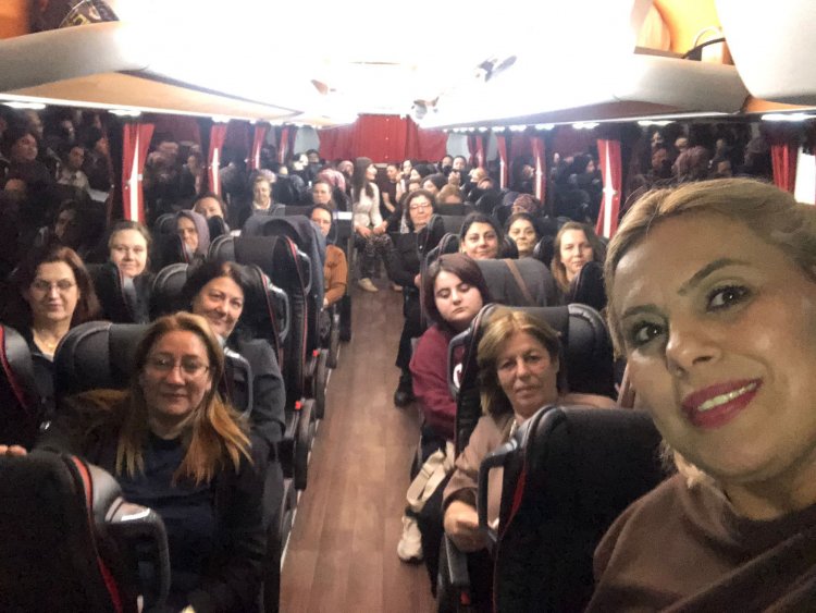 Akhisar Belediye Başkanı Ekrem Kayserili’nin büyük katkılarıyla düzenlenen organizasyon kapsamında, Akhisar Zeytinliova mahallemizin kadınları Ankara’ya anlamlı bir ziyaret gerçekleştirmiştir.