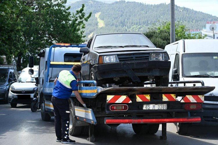 Manisa’da SokaklarAtıl ve Hurda Araçlardan Temizleniyor