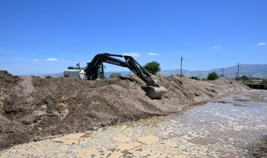 Alaşehir’de Zeytinçayı Deresi Temizlendi, Taşkın Riskine Önlem Alındı