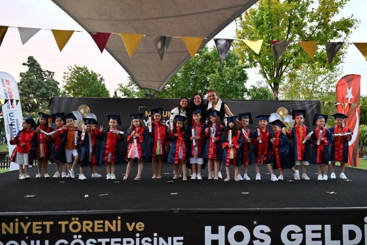 Büyükşehir’inMinikleri Yıl Sonu Gösterisinde Alkış Topladı