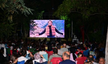 Açık Hava Sinema Geceleri Manisalılara Nostalji Rüzgârı Estiriyor
