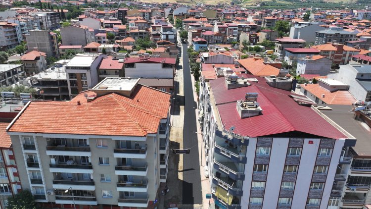 Büyükşehir’den Alaşehir Fatih Caddesi’nde Sıcak Asfalt Çalışması
