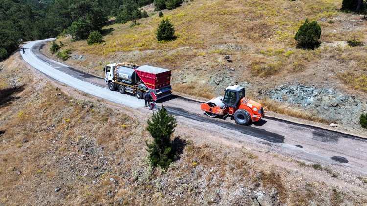 Gördes’te Çiçekli ile Sindel Arasında 10 Kilometrelik Yol Çalışması Başladı
