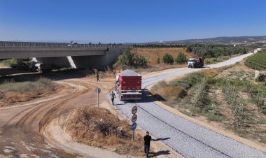 Manisa Büyükşehir’den Turgutlu-Saruhanlı Arasında 15 Kilometrelik Yol Çalışması