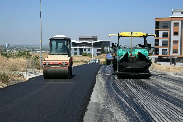 Turgutlu Ergenekon’da 4 Bin Ton Sıcak Asfalt Serimi Yapılıyor