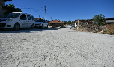 Selendi Gölbaşı’nda Yollar İlk Kez Parke Taşına Kavuşuyor